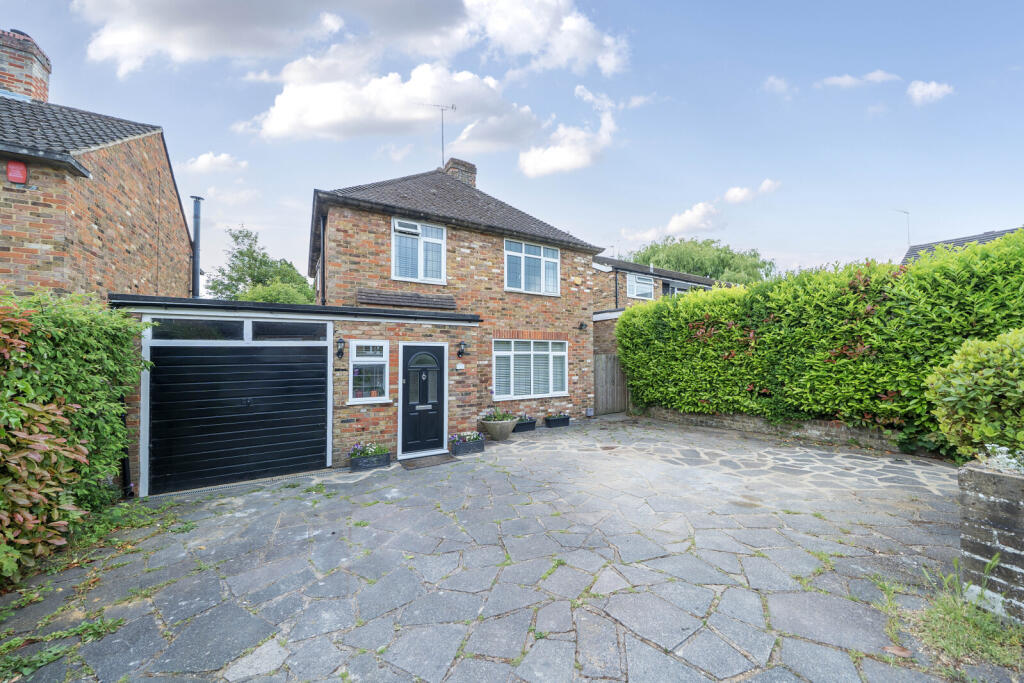 Main image of property: Broom Hill, Stoke Poges, Buckinghamshire, SL2