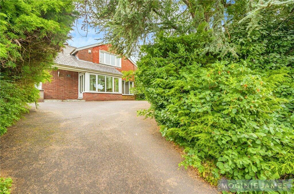 3 bedroom detached house for sale in Carisbrooke Way, Penylan, Cardiff