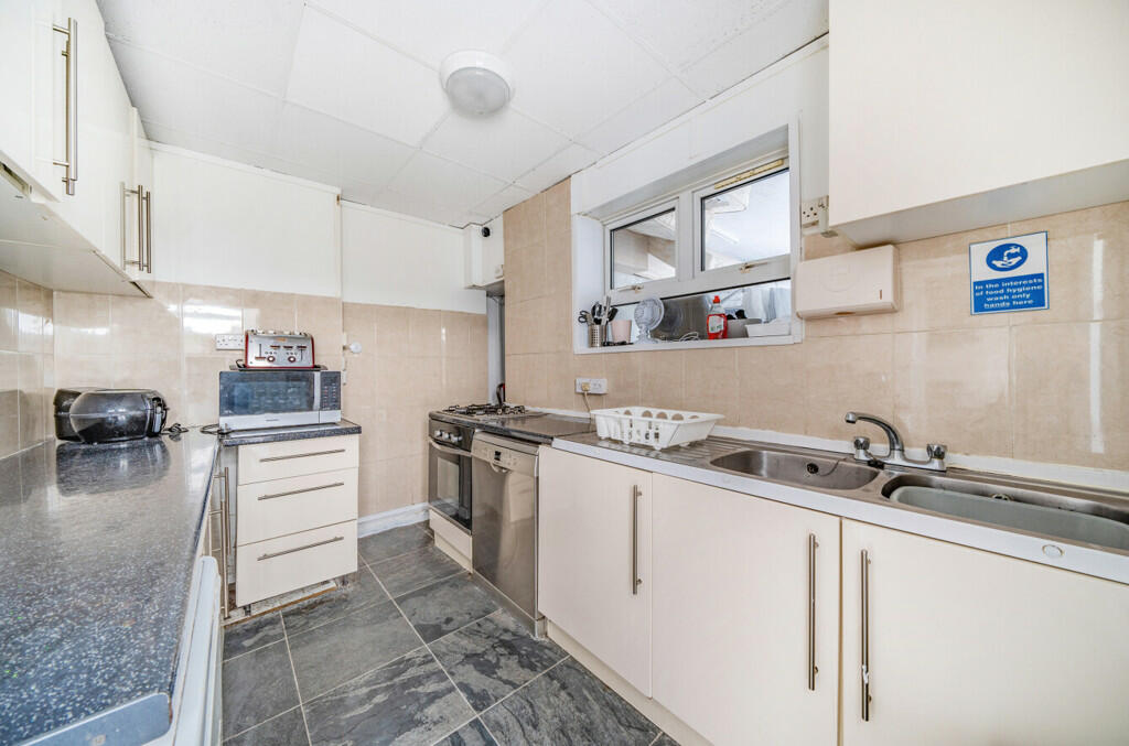Additional property image - Newport Road, Cardiff