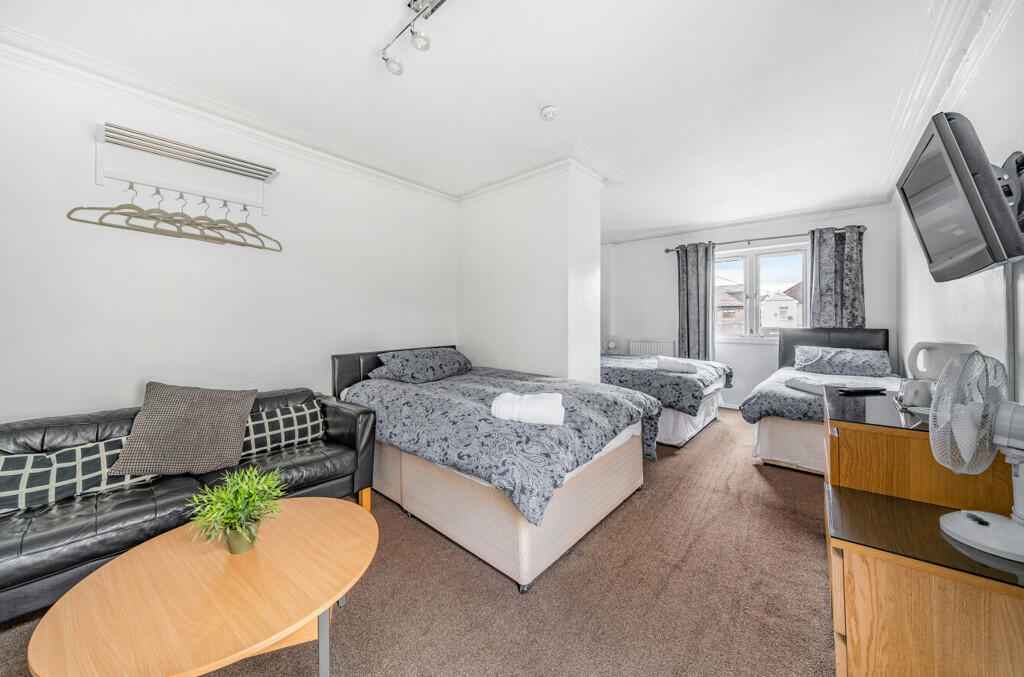 Additional property image - Newport Road, Cardiff