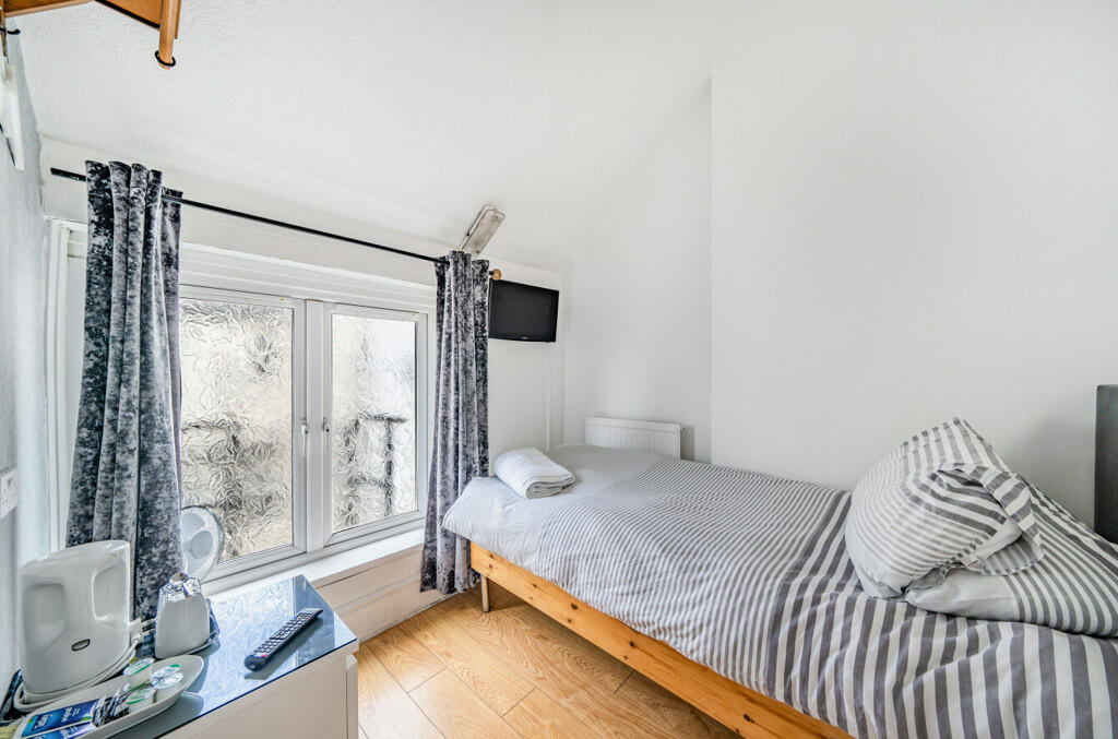 Additional property image - Newport Road, Cardiff