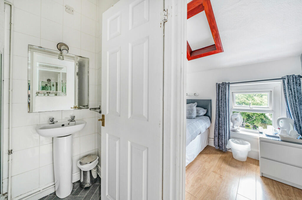 Additional property image - Newport Road, Cardiff