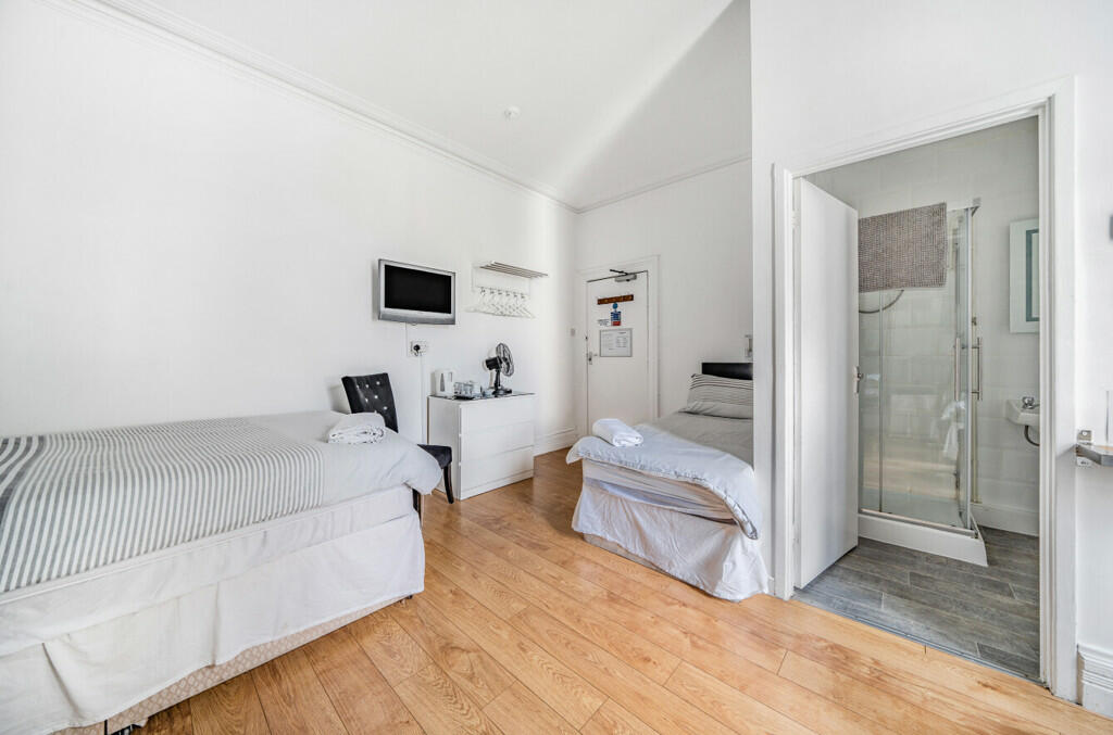 Additional property image - Newport Road, Cardiff