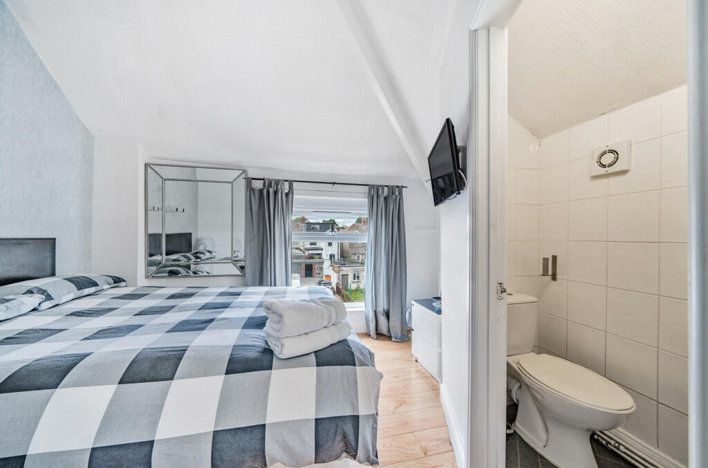 Additional property image - Newport Road, Cardiff