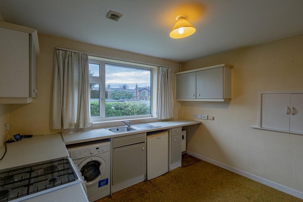 Additional property image - Green Avenue, Davenham, Northwich, CW9