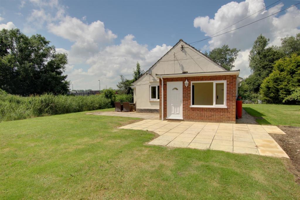3 bedroom detached bungalow for sale in North End, Mablethorpe, LN12