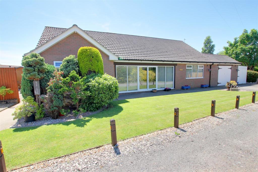 3 bedroom detached bungalow for sale in Kent Avenue, Theddlethorpe