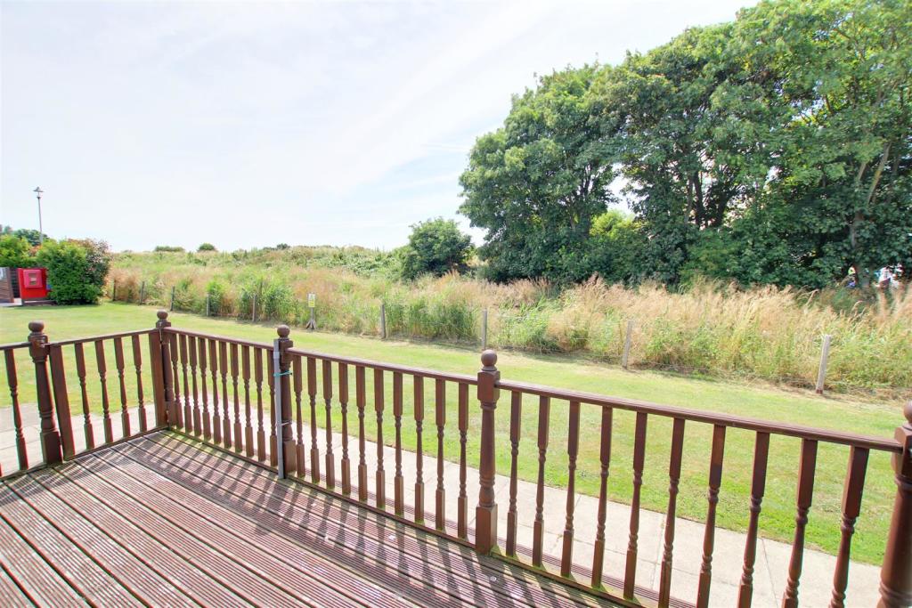 2 bedroom chalet for sale in Mablethorpe Chalet Park, Links Avenue
