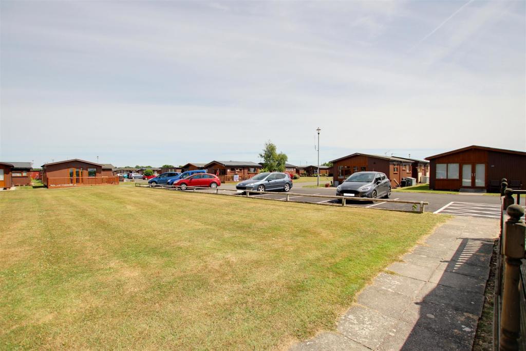 2 bedroom chalet for sale in Mablethorpe Chalet Park, Links Avenue