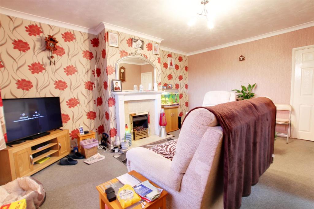 2 bedroom semidetached bungalow for sale in Cheltenham Way