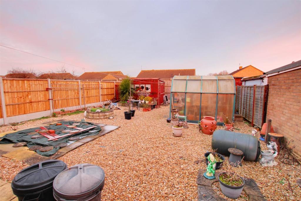 2 bedroom semidetached bungalow for sale in Cheltenham Way
