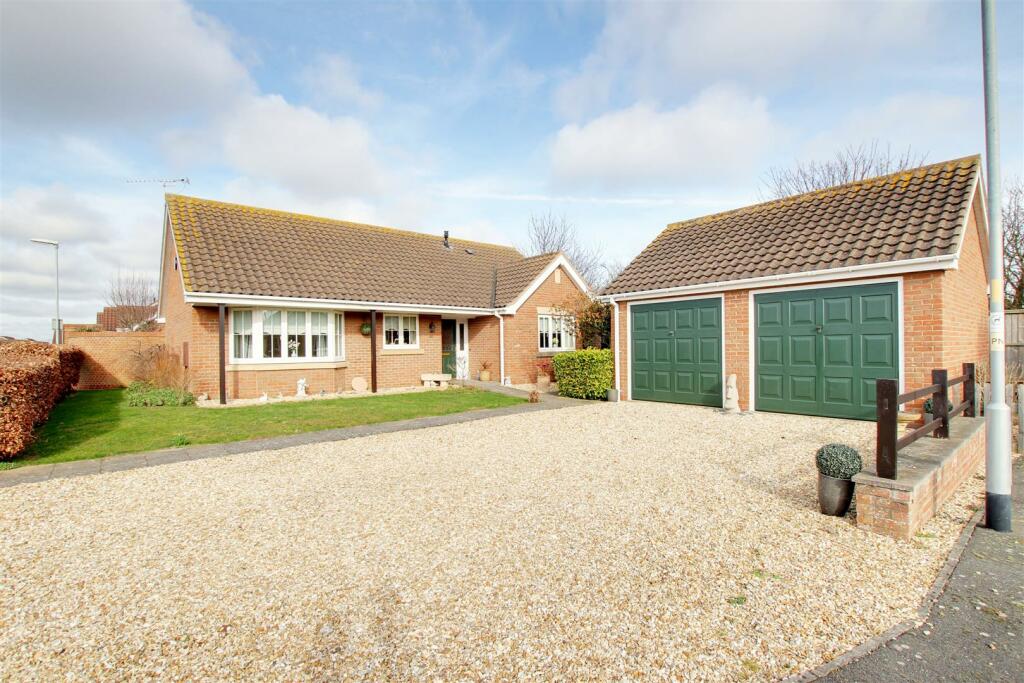 3 bedroom detached bungalow for sale in Hawthorn Drive, Mablethorpe, LN12