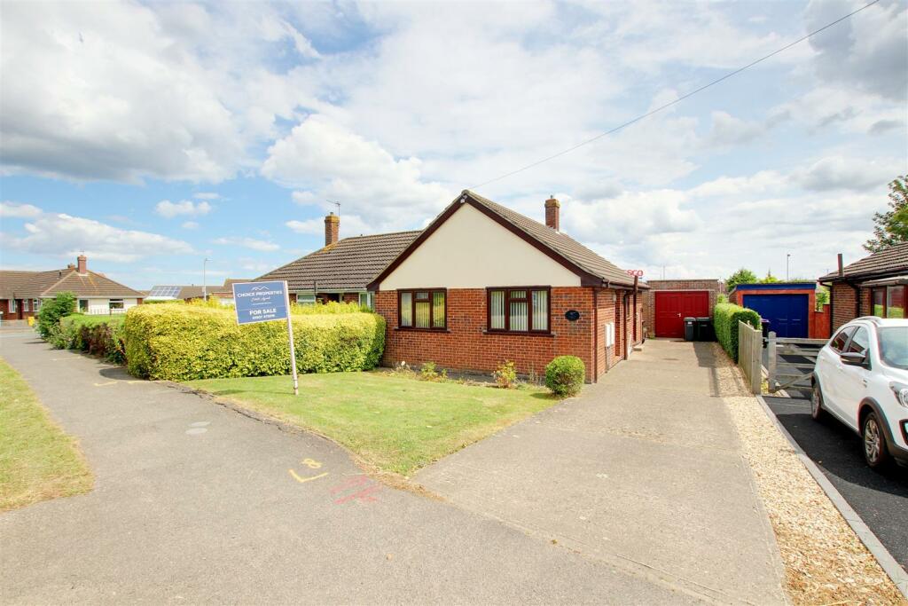2 bedroom semidetached bungalow for sale in Golf Road, Mablethorpe, LN12
