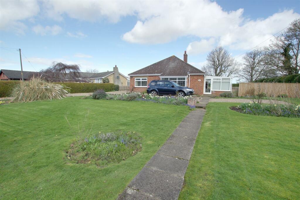 3 bedroom detached bungalow for sale in Saltfleet Road, Theddlethorpe