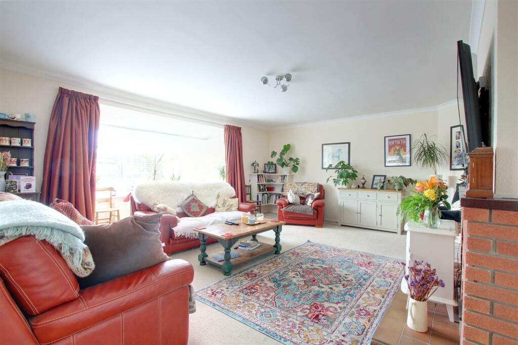 3 bedroom detached bungalow for sale in Saltfleet Road, Theddlethorpe