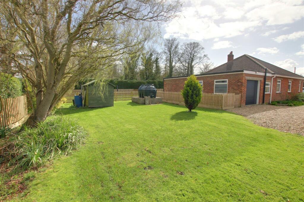 3 bedroom detached bungalow for sale in Saltfleet Road, Theddlethorpe