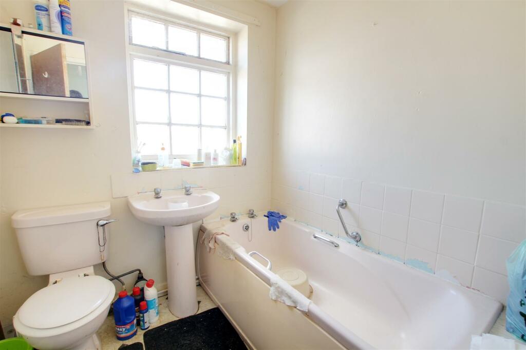 2 bedroom flat for sale in Street, Mablethorpe, LN12