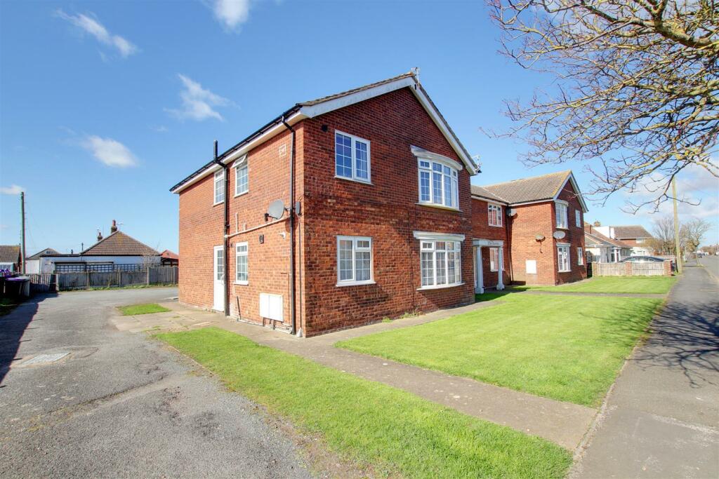 2 bedroom flat for sale in Street, Mablethorpe, LN12
