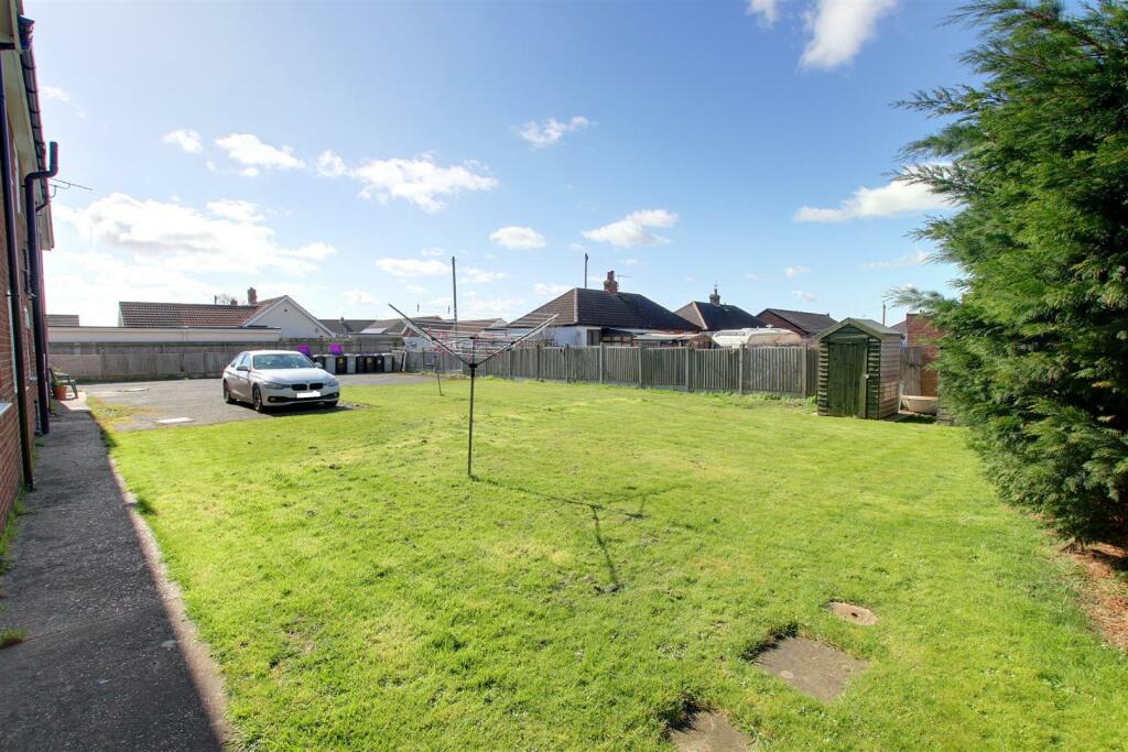 2 bedroom flat for sale in Street, Mablethorpe, LN12