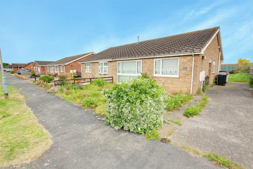 2 bedroom semidetached bungalow for sale in Mayflower Way, Mablethorpe