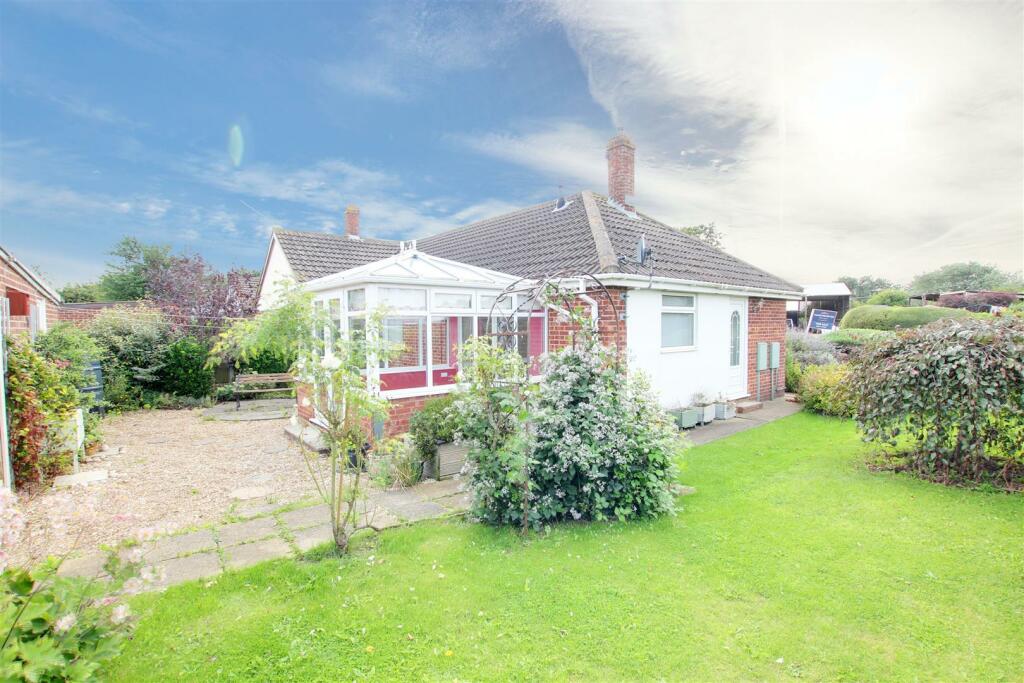 2 bedroom semidetached bungalow for sale in Golf Road, Mablethorpe, LN12
