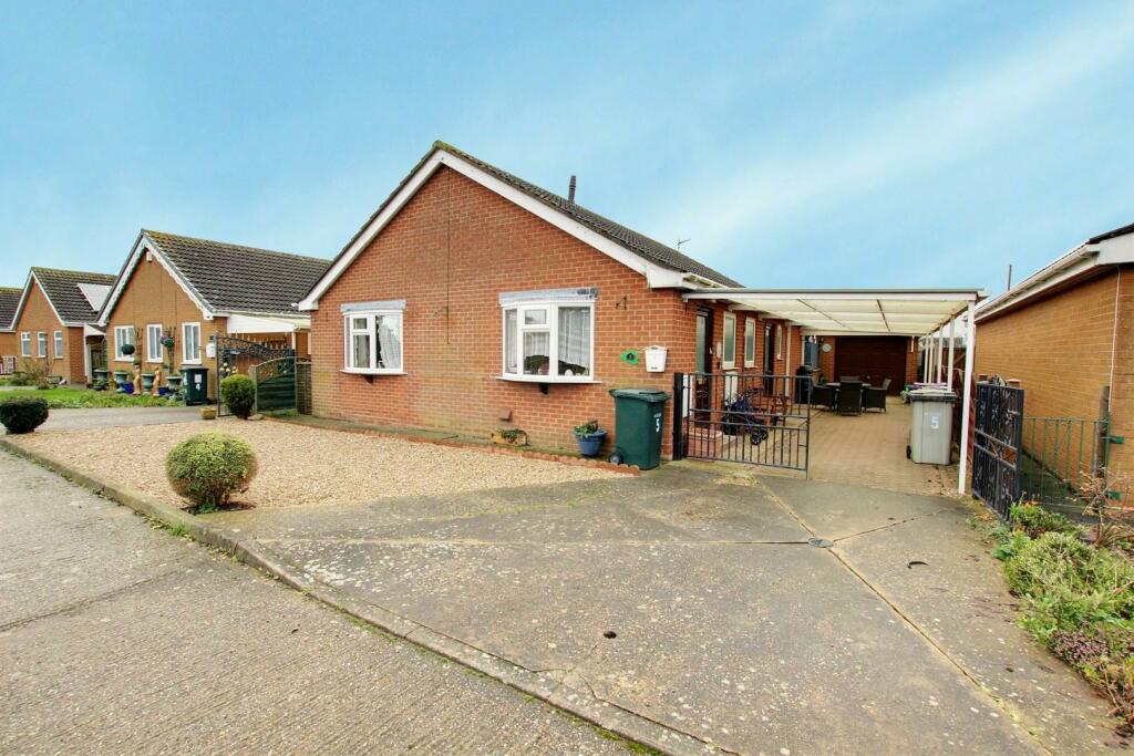 3 bedroom detached bungalow for sale in High Street, Mablethorpe, LN12