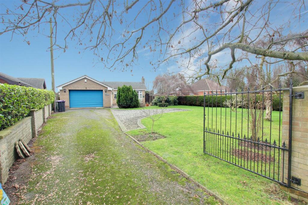 3 bedroom detached bungalow for sale in Saltfleet Road, Theddlethorpe