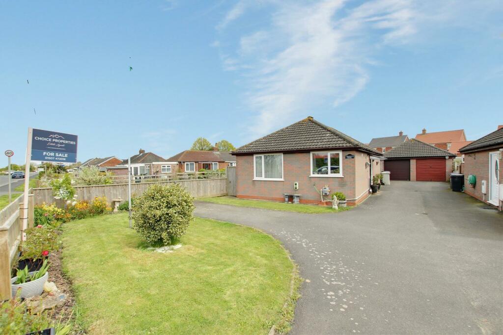 2 bedroom detached bungalow for sale in Golf Road, Mablethorpe, LN12