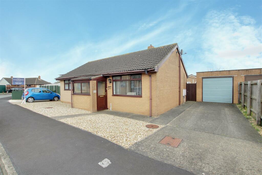 2 bedroom detached bungalow for sale in The Green, Mablethorpe, LN12