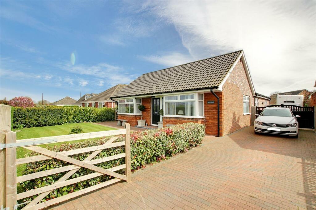 2 bedroom detached bungalow for sale in Golf Road, Mablethorpe, LN12