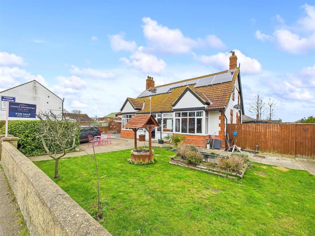 Main image of property: High Street, Mablethorpe