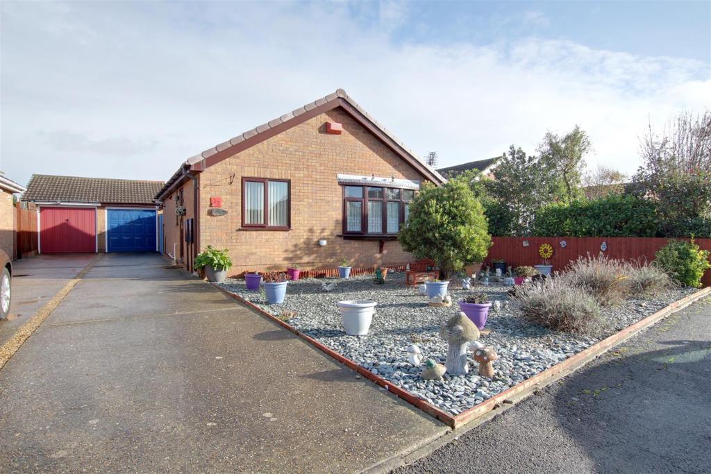 2 bedroom detached bungalow for sale in Brooke Drive, Mablethorpe, LN12