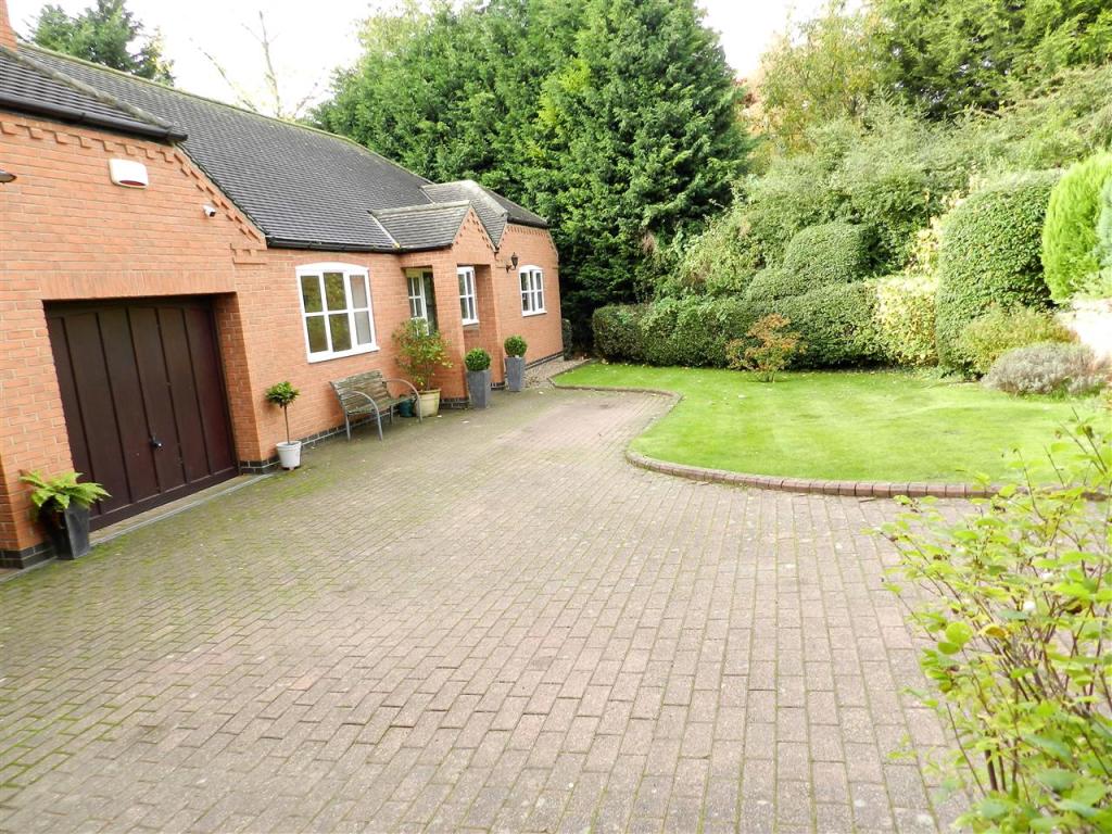 3 bedroom detached bungalow for sale in Barn Close, Castle Donington, DE74