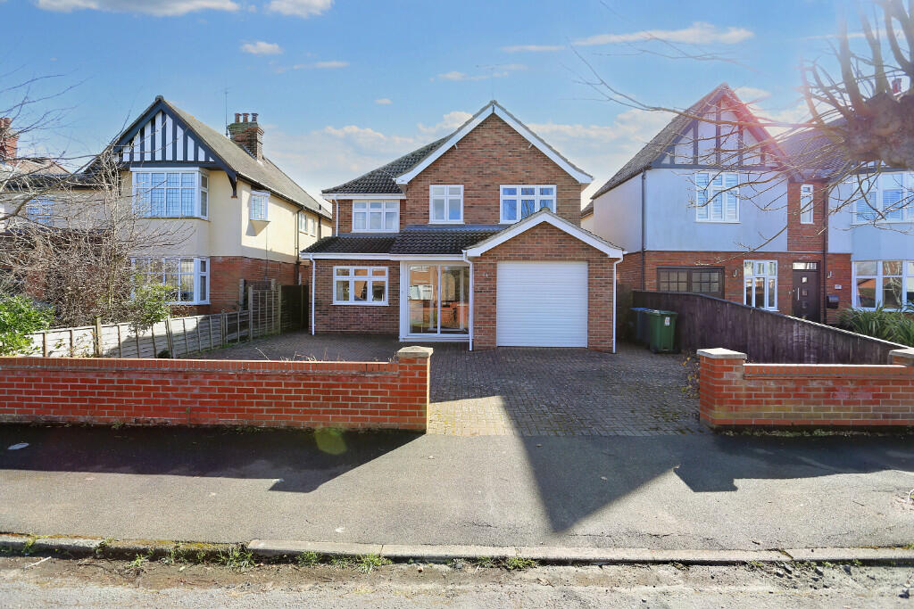 4 bedroom detached house for sale in Links Avenue, Felixstowe, IP11