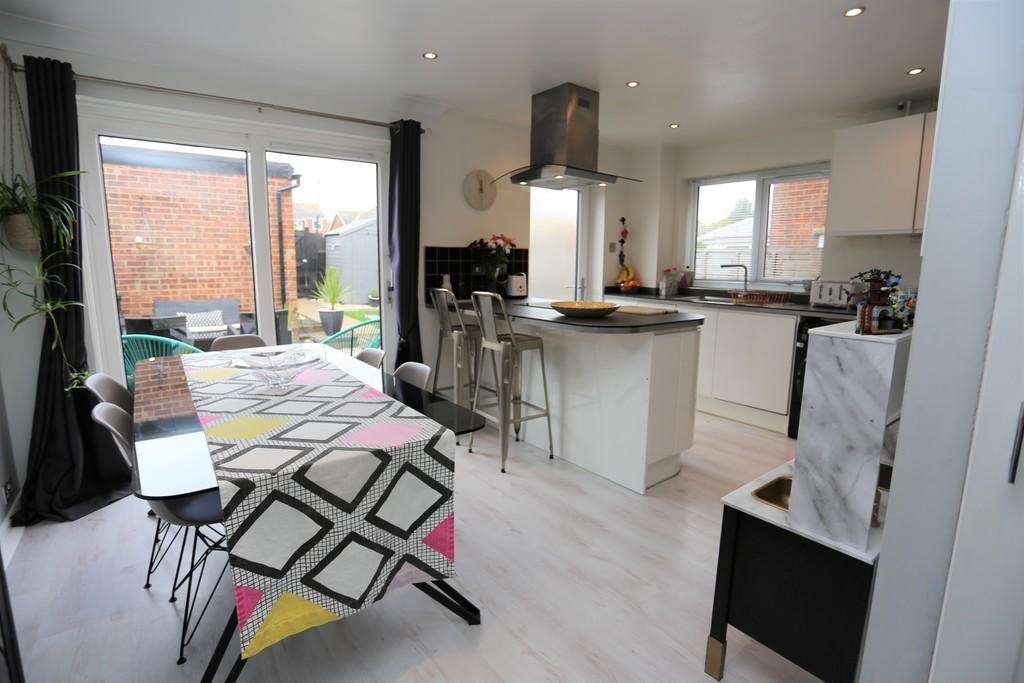 3 bedroom semidetached house for sale in Roman Way, Felixstowe, IP11