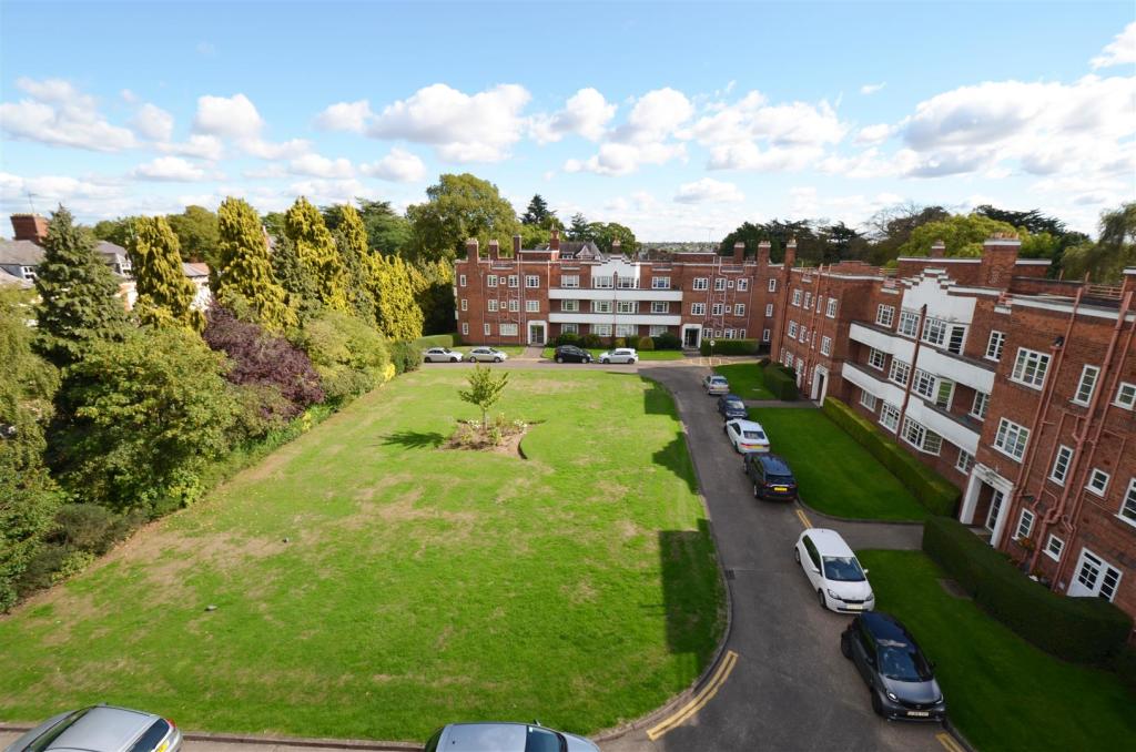 2 bedroom flat for sale in Knighton Court, Knighton Park Road