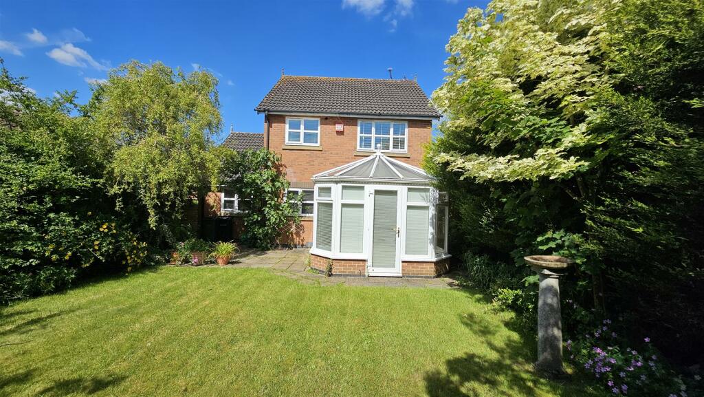 3 bedroom detached house for sale in James Gavin Way, Oadby, LE2
