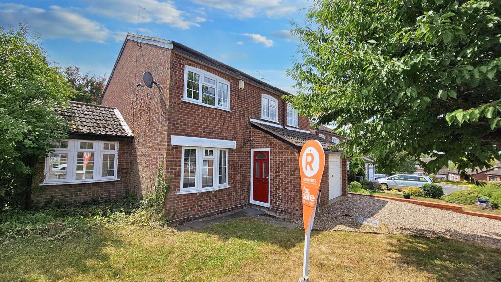 5 bedroom detached house