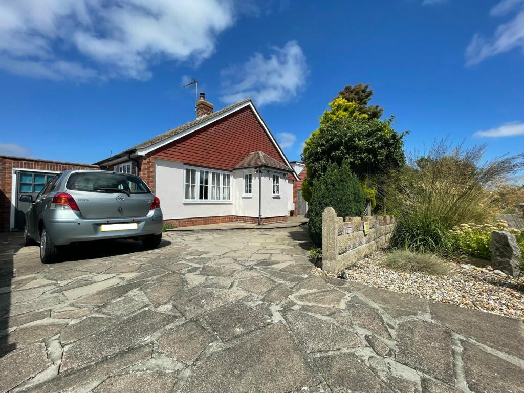 2 bedroom detached bungalow for sale in Easton Way, FRINTON ON SEA, CO13