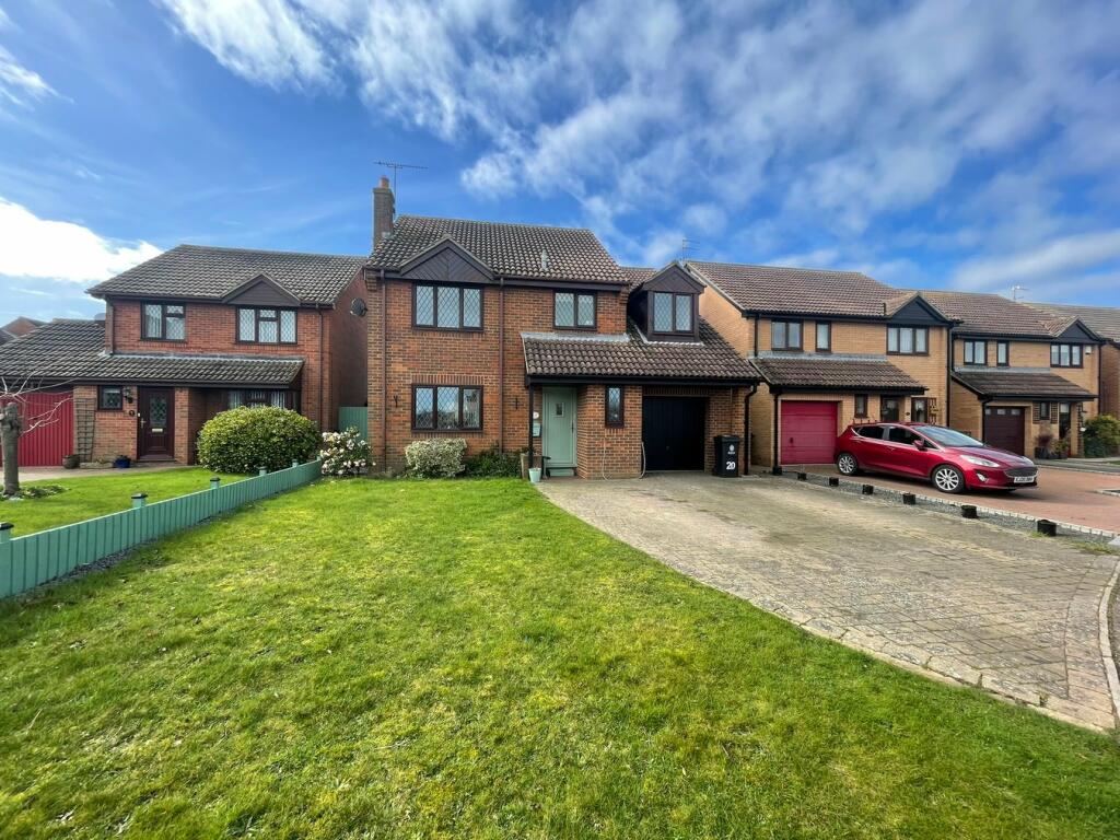 4 bedroom detached house for sale in Stallards Crescent, FRIETUNA, CO13