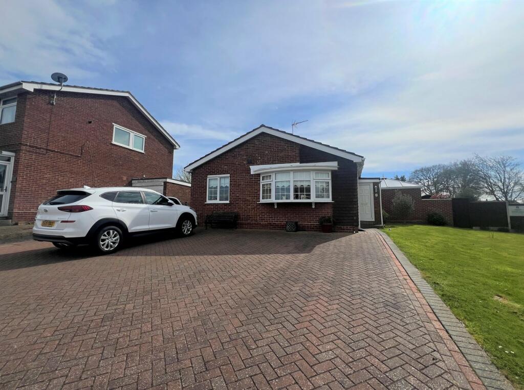 Main image of property: Horsey Road, KIRBY-LE-SOKEN, CO13