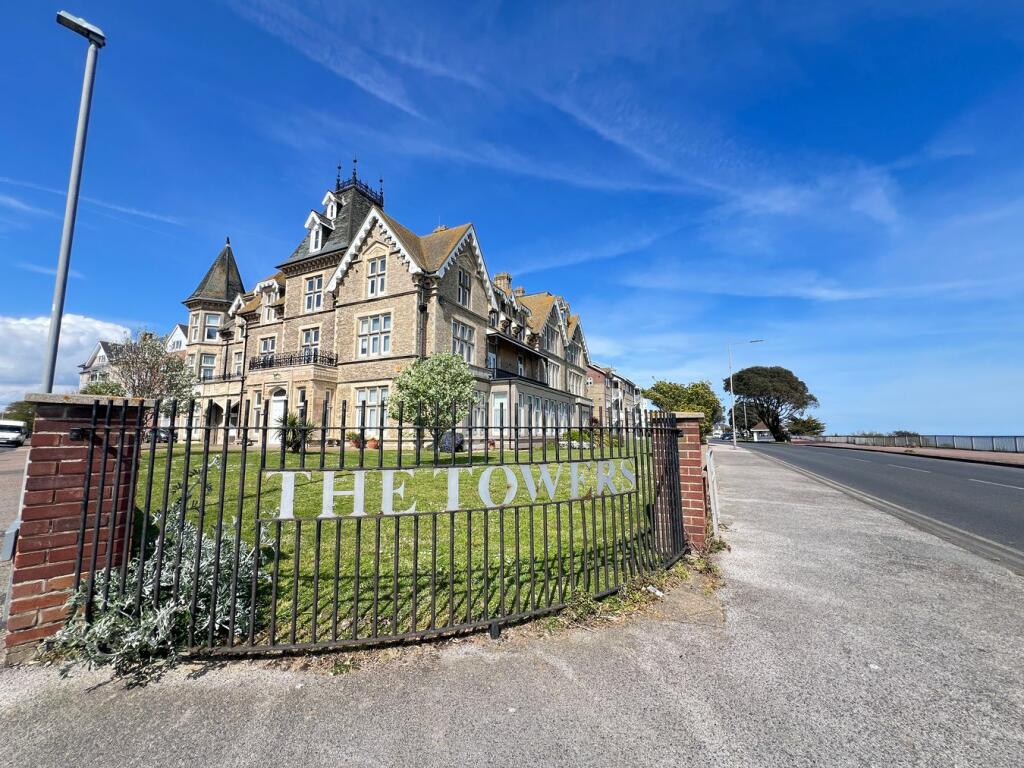 2 bedroom apartment for sale in Vista Road, ClactononSea, CO15