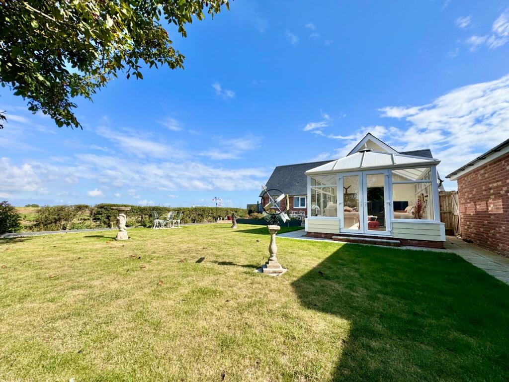 Additional property image - Farm Close, KIRBY CROSS, Frinton on Sea, CO13