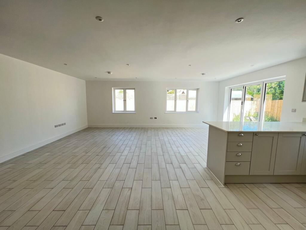 Additional property image - Woodland Walk, Thorpe Road, Kirby Cross, Frinton-On-Sea, CO13