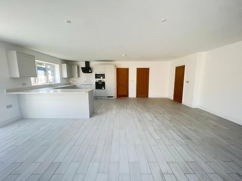 Additional property image - Woodland Walk, Thorpe Road, Kirby Cross, Frinton-On-Sea, CO13