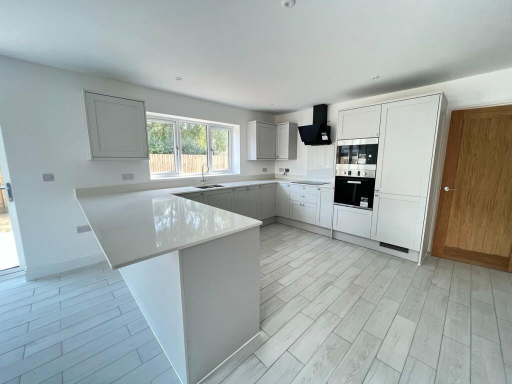 Additional property image - Woodland Walk, Thorpe Road, Kirby Cross, Frinton-On-Sea, CO13