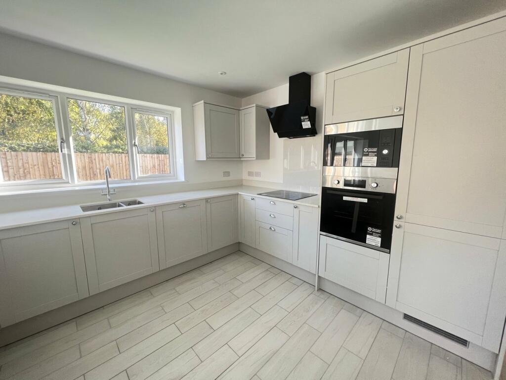 Additional property image - Woodland Walk, Thorpe Road, Kirby Cross, Frinton-On-Sea, CO13