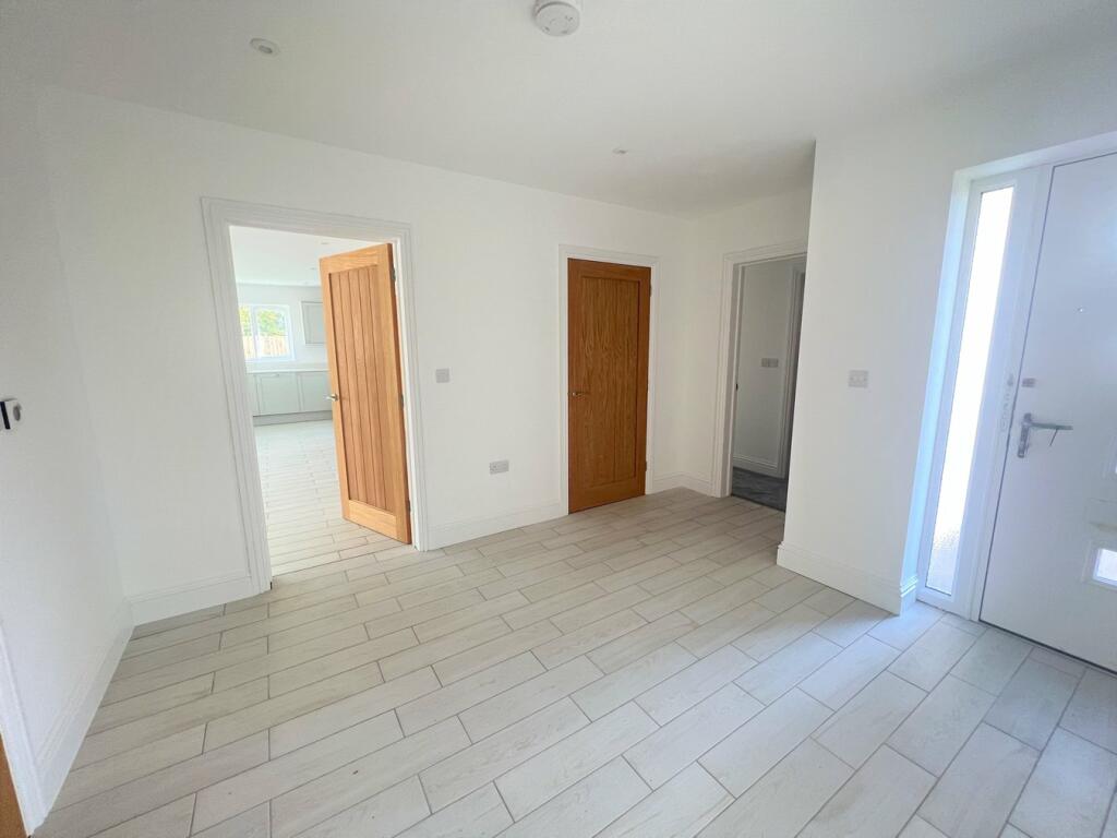 Additional property image - Woodland Walk, Thorpe Road, Kirby Cross, Frinton-On-Sea, CO13