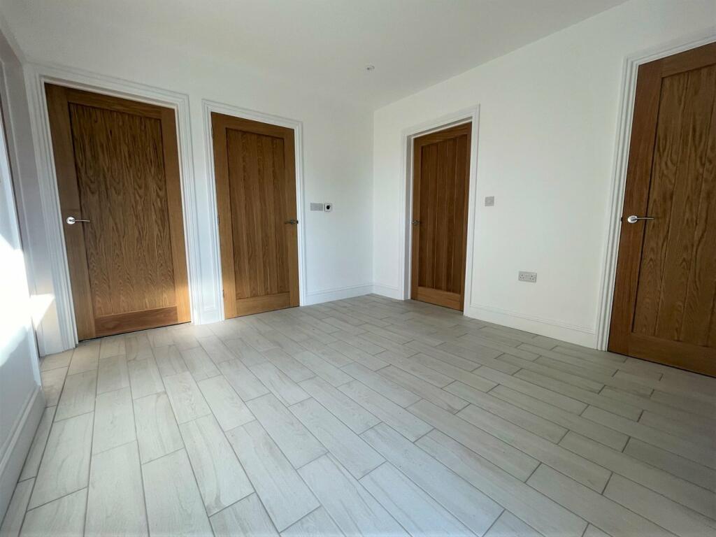 Additional property image - Woodland Walk, Thorpe Road, Kirby Cross, Frinton-On-Sea, CO13