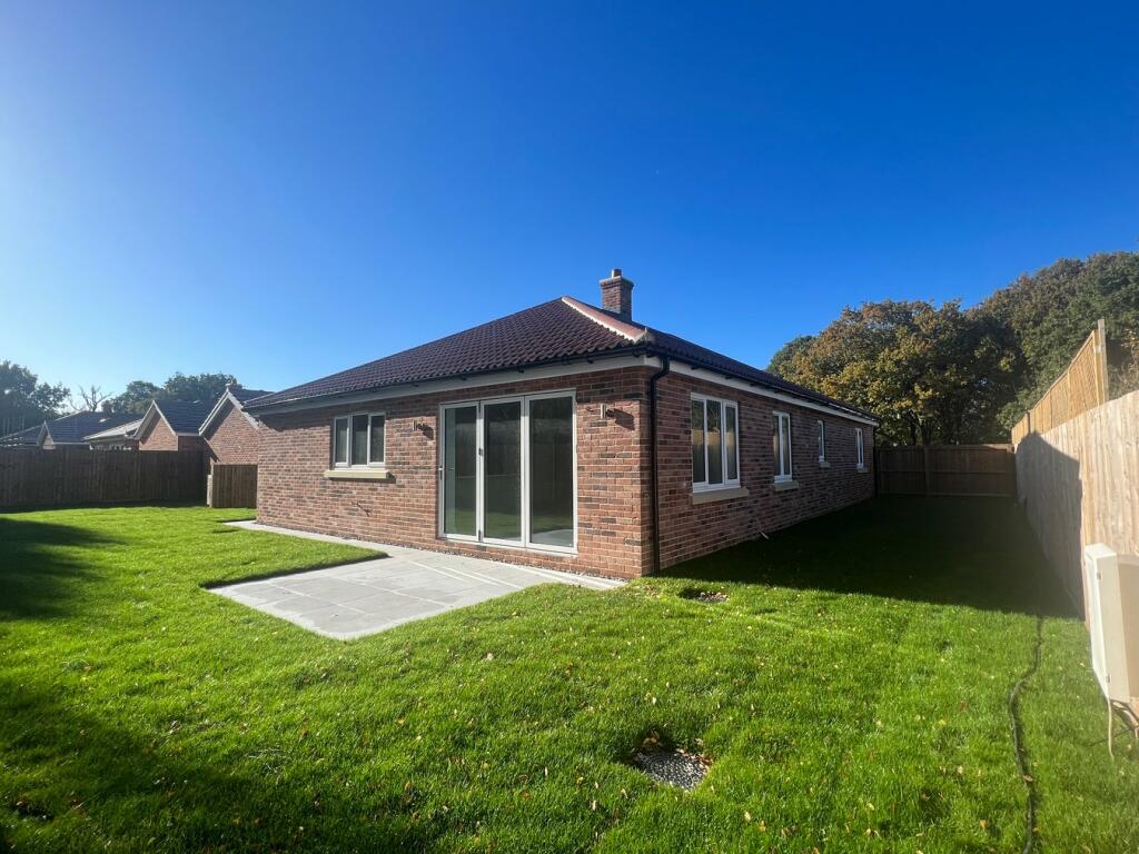 Additional property image - Woodland Walk, Thorpe Road, Kirby Cross, Frinton-On-Sea, CO13